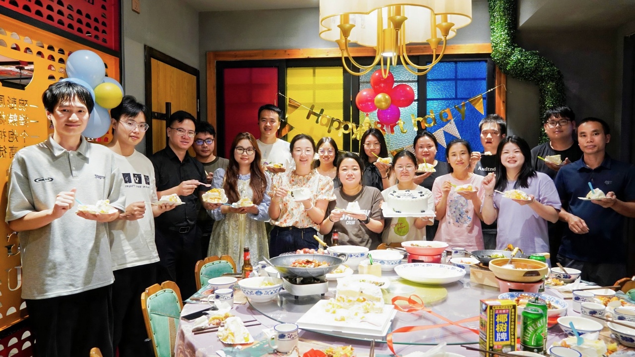 定格笑脸，，共享甜蜜|2025年上半年员工生日会温馨回顾